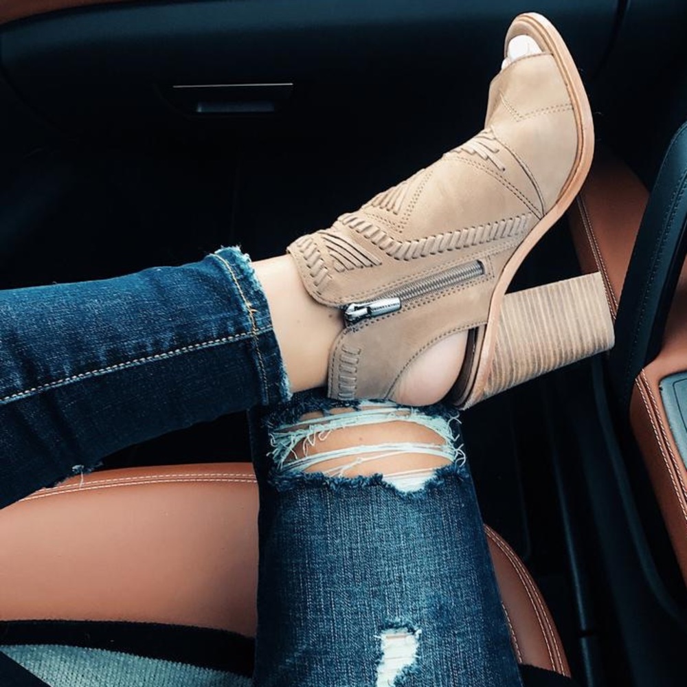 New Vince Camuto  Karinta Block Heel Bootie